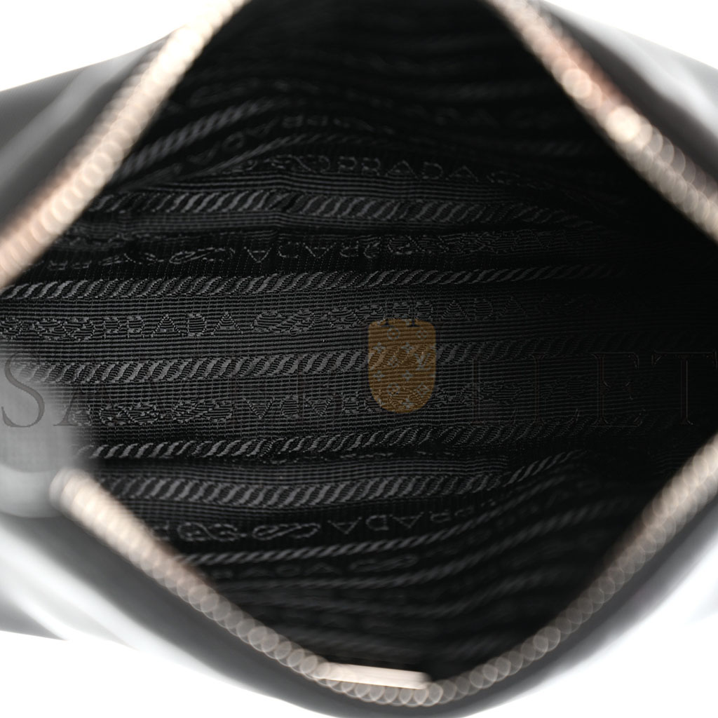 PRADA NYLON RE-EDITION 2005 SHOULDER BAG BLACK (18*18*6cm) PRADA NYLON RE-EDITION 2005 SHOULDER BAG BLACK (18*18*6cm)