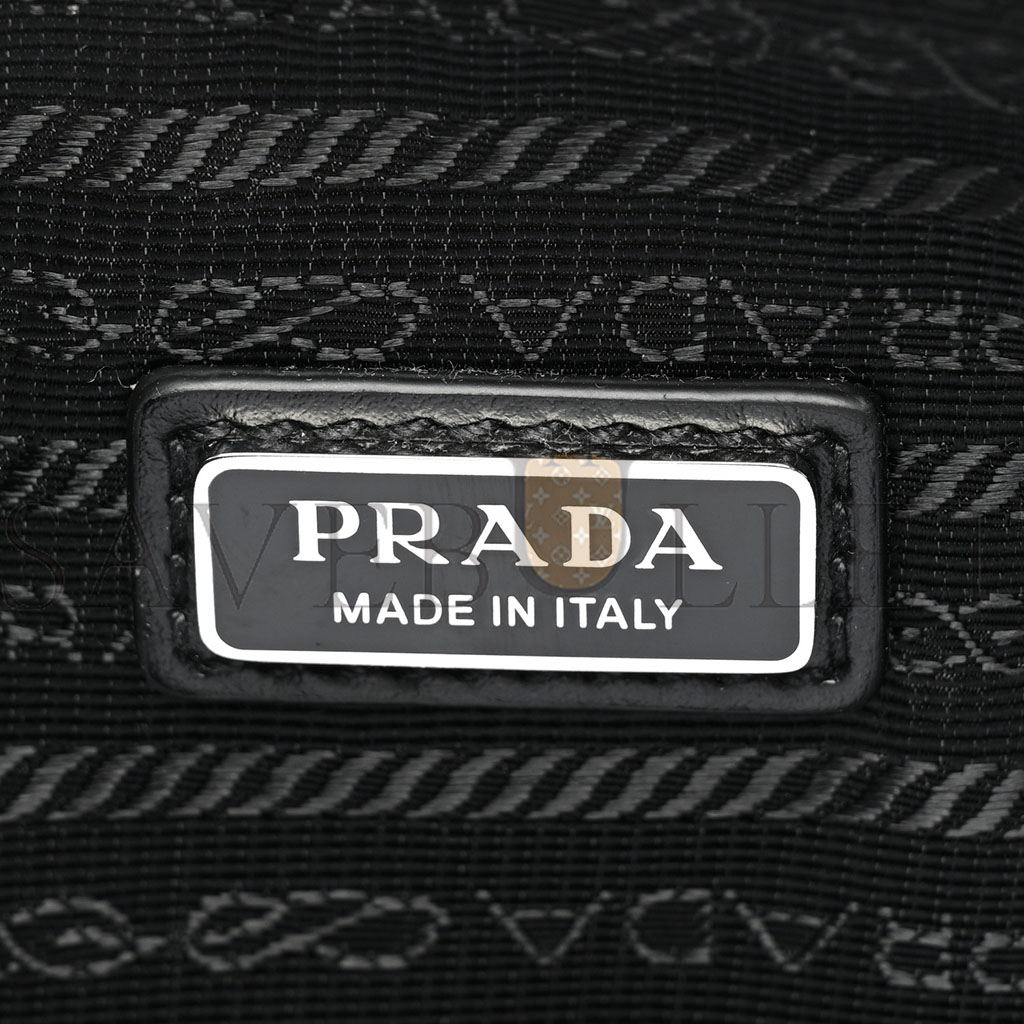 PRADA SAFFIANO TRIANGLE WRISTLET BLACK (27*15*8cm) PRADA SAFFIANO TRIANGLE WRISTLET BLACK (27*15*8cm)